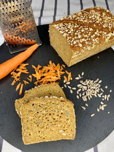 Buchweizen-Karottenbrot glutenfrei - super saftiges Brot mit Buchweizen, Karotte und Sonnenblumenkernen