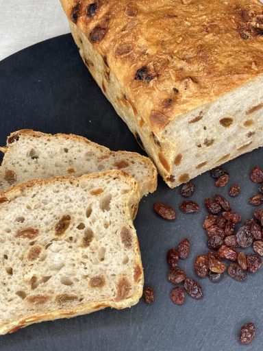 zart und leicht süßes Sauerteig-Rosinenbrot - perfekt zum Kaffee