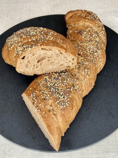 lockeres Dinkel-Sauerteig-Wurzelbrot mit viel knuspriger Kruste